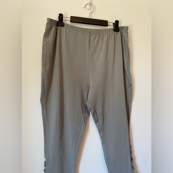 Roaman's BOHO Festival Basic Gray Elastic Waist Capri Lattice Leggings Size 2X - Picture 2 of 7